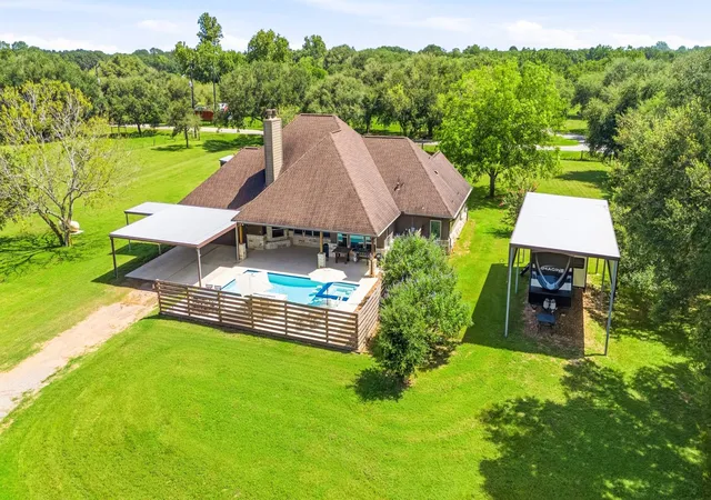 Photo 2 of Single family home for sale at 2603 River Rd, Sealy, TX 77474 | MLS# 22643759 | Listing updated on 2026-09-18