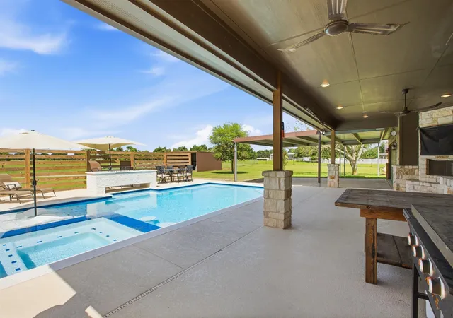 Photo 3 of Single family home for sale at 2603 River Rd, Sealy, TX 77474 | MLS# 22643759 | Listing updated on 2026-09-18