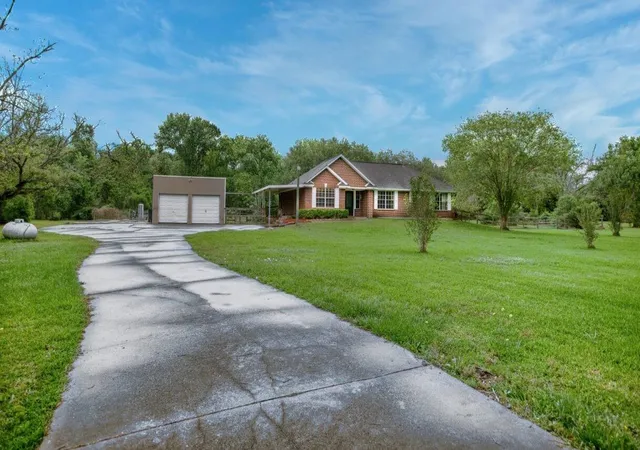 Photo 4 of Single family home for sale at 308 County Rd 893b, Angleton, TX 77515 | MLS# 64099600 | Listing updated on 2026-09-16