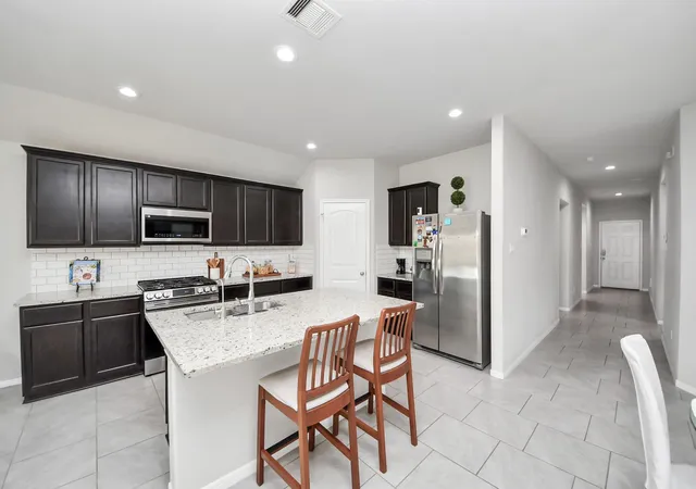 Photo 4 of Single family home for sale at 3039 Veeder Pass Ln, Katy, TX 77494 | MLS# 10888778 | Listing updated on 2026-09-12