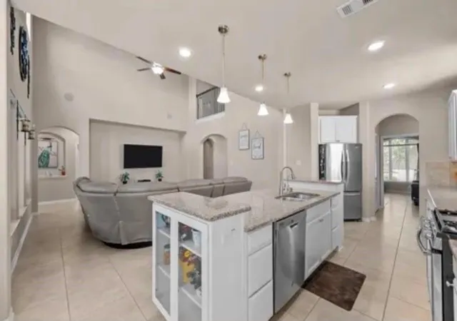 4th image of 127 Round Lake Dr, Rosenberg, TX 77469 | MLS# 35478022
