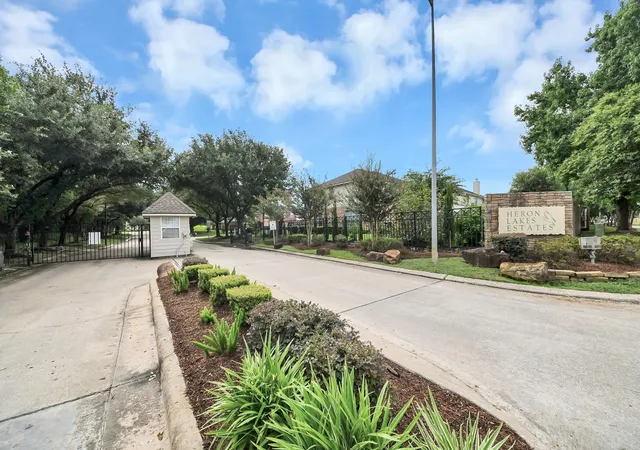 Photo 2 of Single family home for sale at 7714 Heron Lakes Dr, Houston, TX 77064 | MLS# 72748949 | Listing updated on 2026-09-01