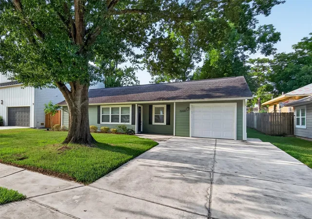 3rd image of 2231 Saxon Dr, Houston, TX 77018 | MLS# 23178601
