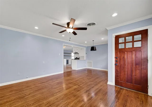 5th image of 2231 Saxon Dr, Houston, TX 77018 | MLS# 23178601