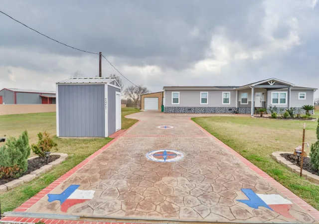 1st image of 15211 Linda Ln, Santa Fe, TX 77517 | MLS# 67365381