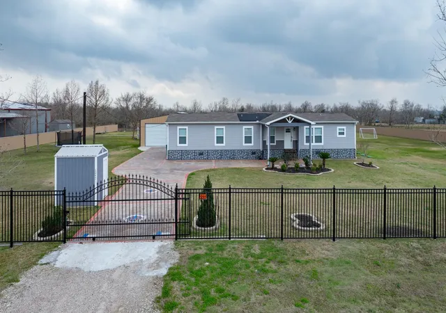 2nd image of 15211 Linda Ln, Santa Fe, TX 77517 | MLS# 67365381