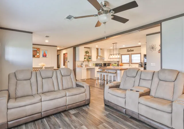 4th image of 15211 Linda Ln, Santa Fe, TX 77517 | MLS# 67365381