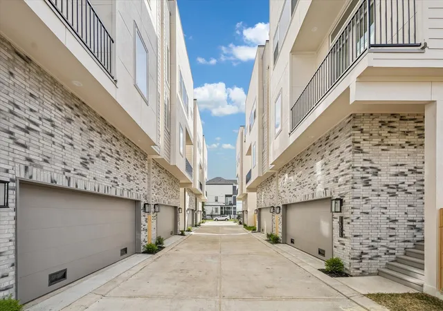 2nd image of 1405 W 21st St #A, Houston, TX 77008 | MLS# 9963614