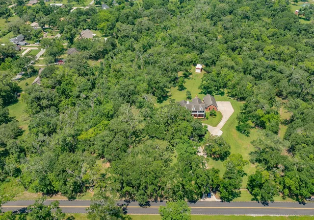 48th image of 1635 Bayou Dr, Lake Jackson, TX 77566 | MLS# 42531345