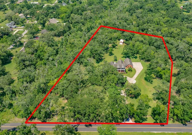 Photo 3 of Single family home for sale at 1635 Bayou Dr, Lake Jackson, TX 77566 | MLS# 42531345 | Listing updated on 2026-09-28