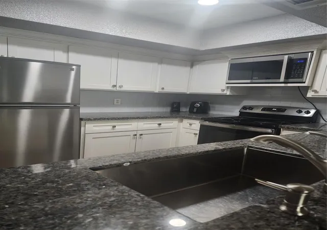 Photo 2 of Condo for sale at 2816 S Bartell Dr #4, Houston, TX 77054 | MLS# 80474365 | Listing updated on 2026-08-31