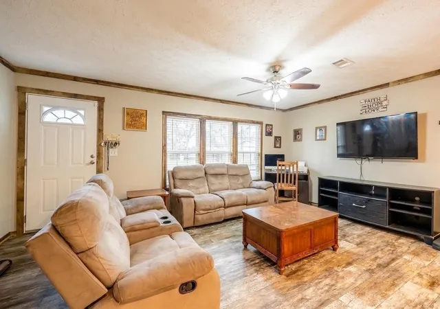 image of 6502 Wagontree Trl, Athens, TX 75751 | MLS# 83391140