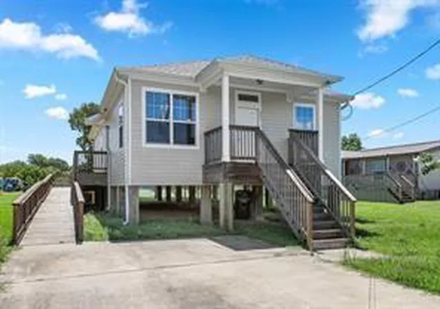 Photo 1 of Single family home for sale at 331 6th Street, Dickinson, TX 77539 | MLS# 40728554 | Listing updated on 2026-09-14