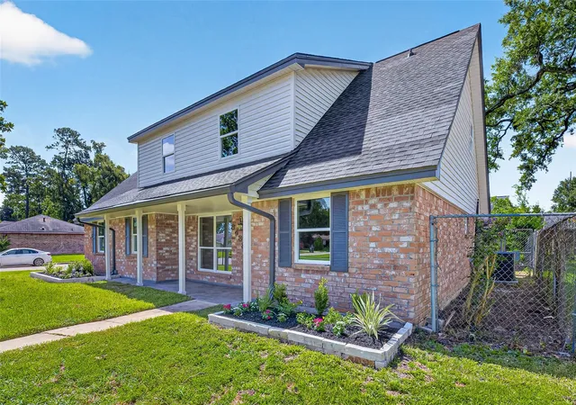 Photo 3 of Single family home for sale at 8438 Gallahad St, Houston, TX 77078 | MLS# 38691621 | Listing updated on 2026-10-08
