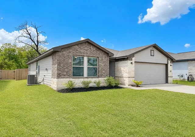 2nd image of 11760 Whirlaway Dr, Willis, TX 77318 | MLS# 72321889