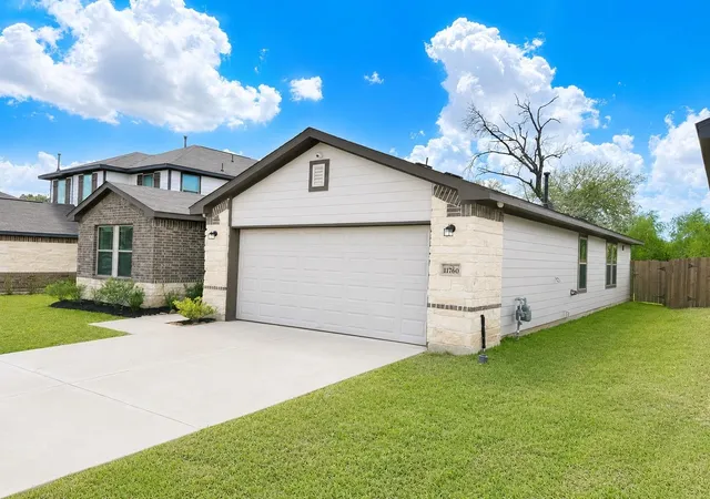 3rd image of 11760 Whirlaway Dr, Willis, TX 77318 | MLS# 72321889