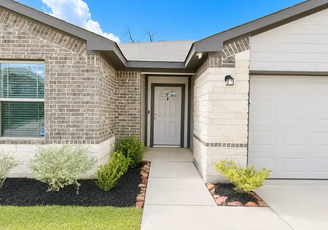 5th image of 11760 Whirlaway Dr, Willis, TX 77318 | MLS# 72321889