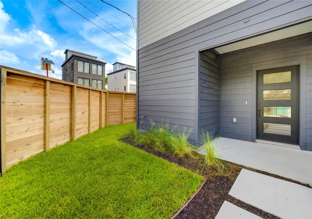 3rd image of 1928 Gregg St, Houston, TX 77020 | MLS# 28702428