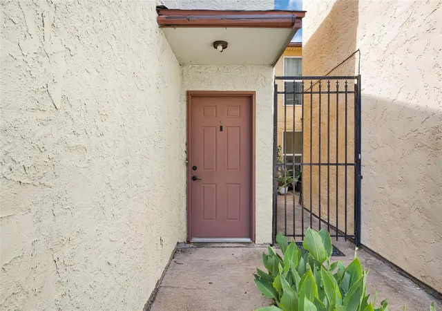 2nd image of 11311 Harwin Dr #22, Houston, TX 77072 | MLS# 32310067