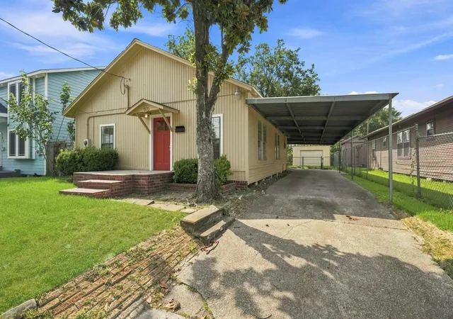 1st image of 605 W Cleveland St, Baytown, TX 77520 | MLS# 27408864