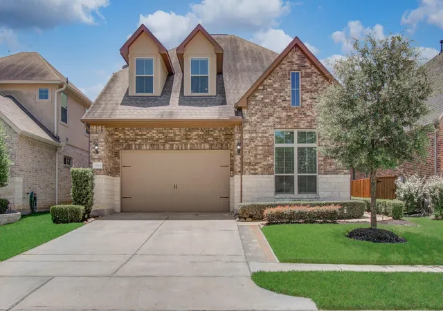 Photo 3 of Single family home for sale at 17915 Olde Oaks Est Ct, Cypress, TX 77433 | MLS# 60855829 | Listing updated on 2026-09-10