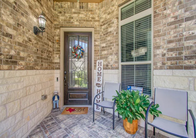 Photo 4 of Single family home for sale at 17915 Olde Oaks Est Ct, Cypress, TX 77433 | MLS# 60855829 | Listing updated on 2026-09-10