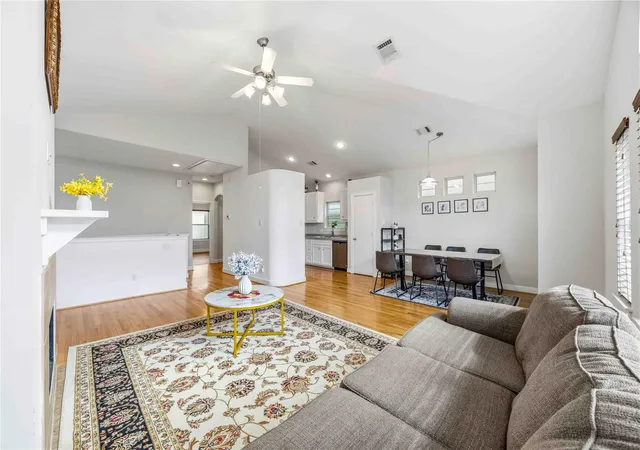 3rd image of 3635 Main Plaza Dr, Houston, TX 77025 | MLS# 20237239