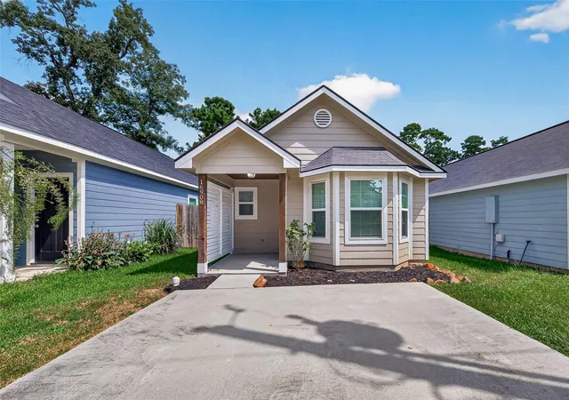 Photo 1 of Single family home for sale at 16908 W Juneau, Montgomery, TX 77316 | MLS# 18749747 | Listing updated on 2026-08-13