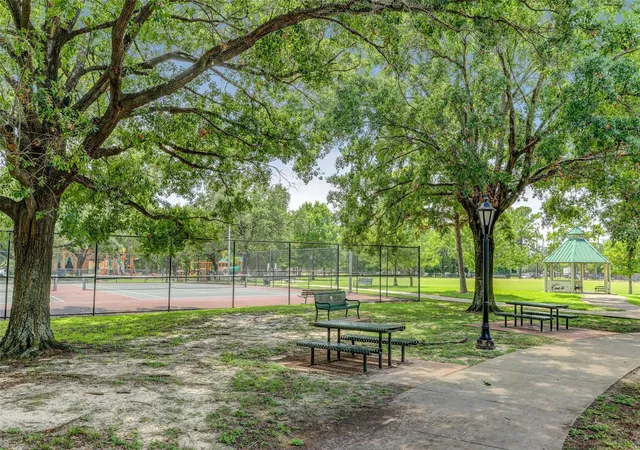 2nd image of 701 Bering Dr, Houston, TX 77057