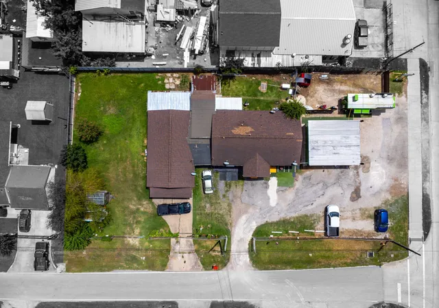 Photo 2 of Sale Pending at 13908 Garber Ln, Houston, TX 77015 | MLS# 67903175 | Listing updated on 2026-09-17