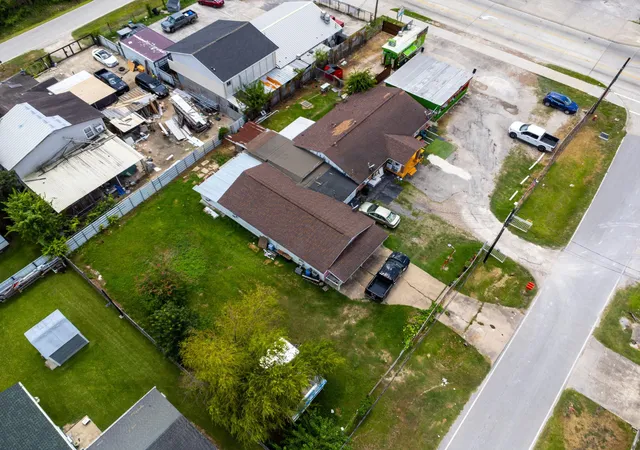 Listing Photo 5 - Condo for sale in building located at 13908 Garber Ln, Houston, TX 77015