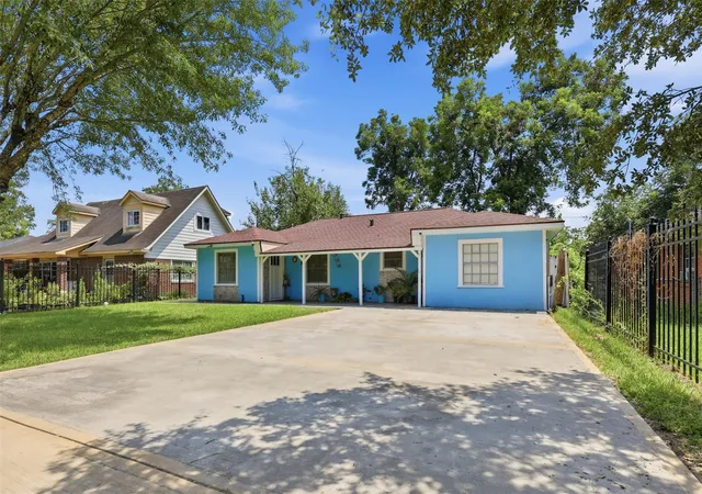 2nd image of 710 W Virginia St, Houston, TX 77076 | MLS# 87365470