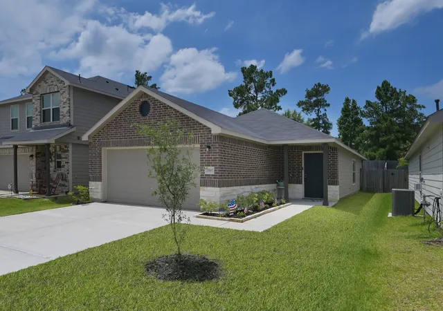 Photo 3 of Single family home for sale at 1887 Brushy Cedar Dr, Conroe, TX 77301 | MLS# 486089 | Listing updated on 2026-09-14