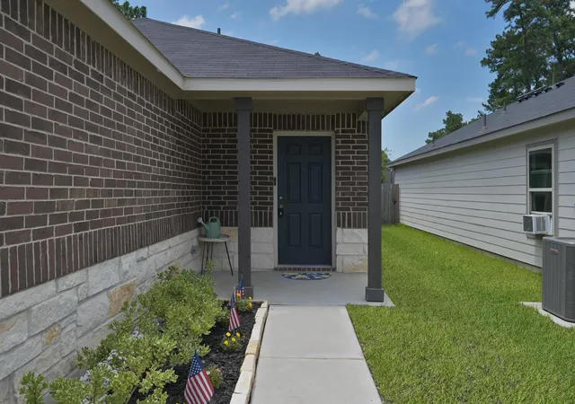 Photo 3 of Single family home for sale at 1887 Brushy Cedar Dr, Conroe, TX 77301 | MLS# 486089 | Listing updated on 2026-09-14