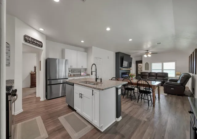 Photo 4 of Single family home for sale at 1887 Brushy Cedar Dr, Conroe, TX 77301 | MLS# 486089 | Listing updated on 2026-09-14