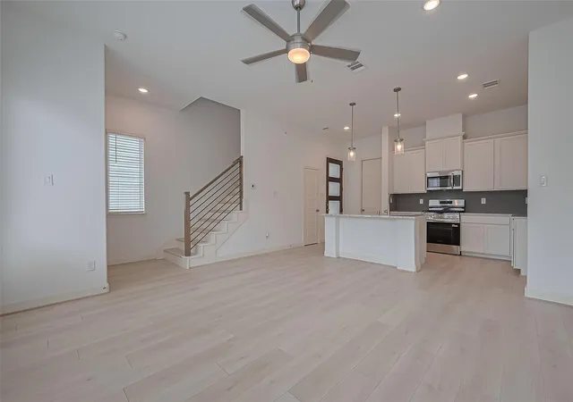 3rd image of 8927 Grovner Pl, Houston, TX 77055 | MLS# 38477611