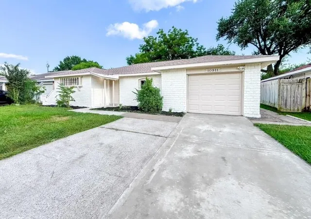 5th image of 10911 Corona Ln, Houston, TX 77072 | MLS# 34044122