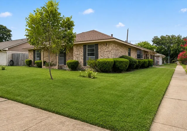 2nd image of 6002 Weeping Willow Rd, Houston, TX 77092 | MLS# 56604870