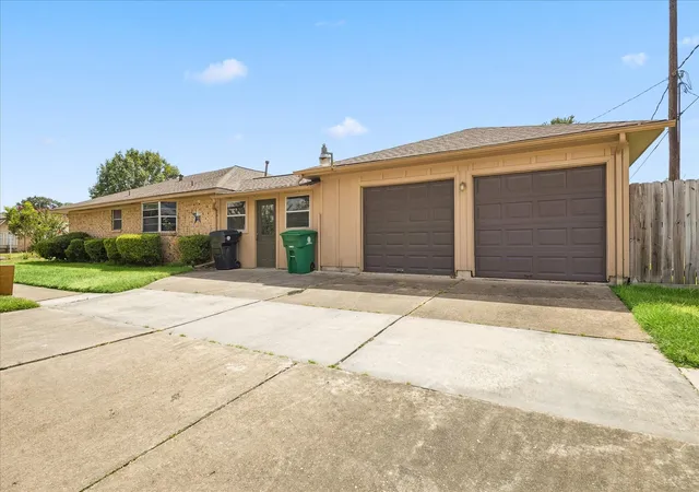 3rd image of 6002 Weeping Willow Rd, Houston, TX 77092 | MLS# 56604870