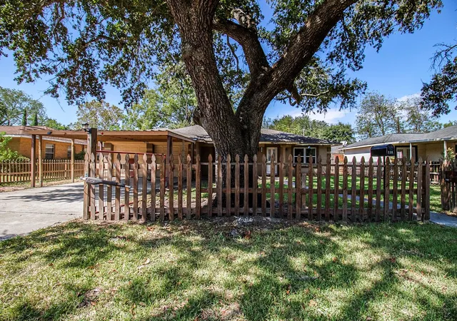 Photo 1 of Single family home for sale at 110 William Ave, Baytown, TX 77520 | MLS# 63070516 | Listing updated on 2026-08-13