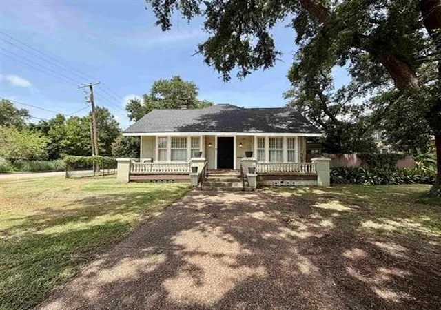 2nd image of 233 N 7th St, Beaumont, TX 77702 | MLS# 44005386