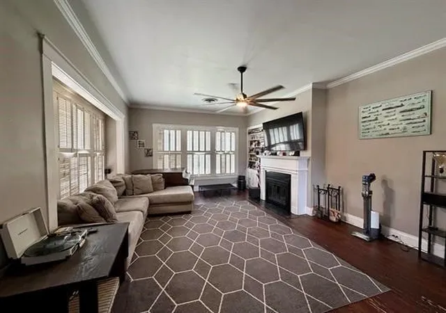 4th image of 233 N 7Th St, Beaumont, TX 77702 | MLS# 44005386