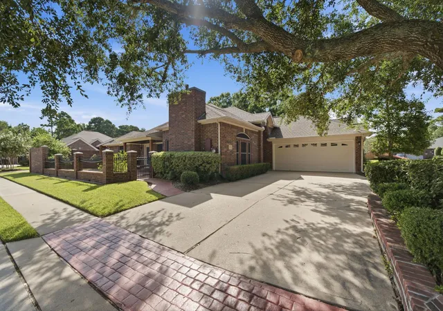 1st image of 515 Pine Ridge Ct, Friendswood, TX 77546 | MLS# 33086891