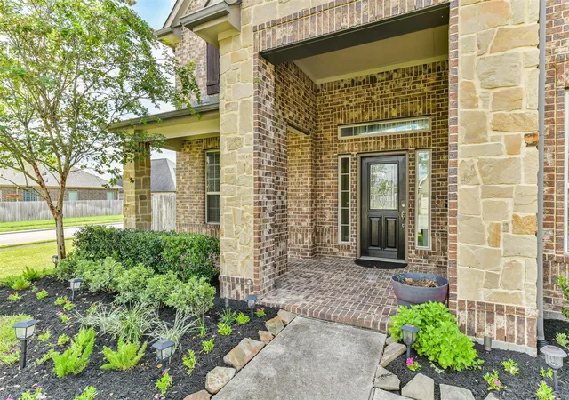 Photo 3 of Single family home for sale at 2811 Afton Dr, Pearland, TX 77581 | MLS# 71750253 | Listing updated on 2026-08-30