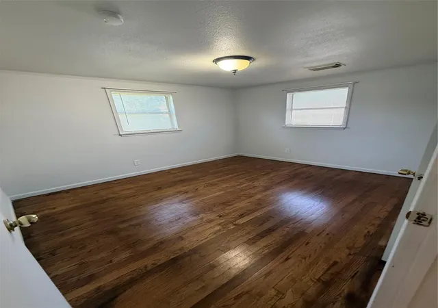 14th image of 720 Austin St, Clute, TX 77531 | MLS# 62109851