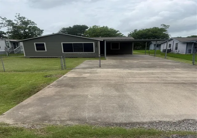 1st image of 720 Austin St, Clute, TX 77531 | MLS# 62109851