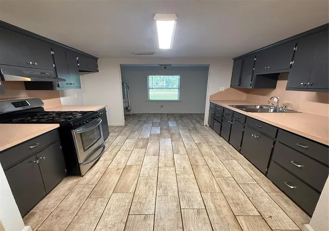 5th image of 720 Austin St, Clute, TX 77531 | MLS# 62109851