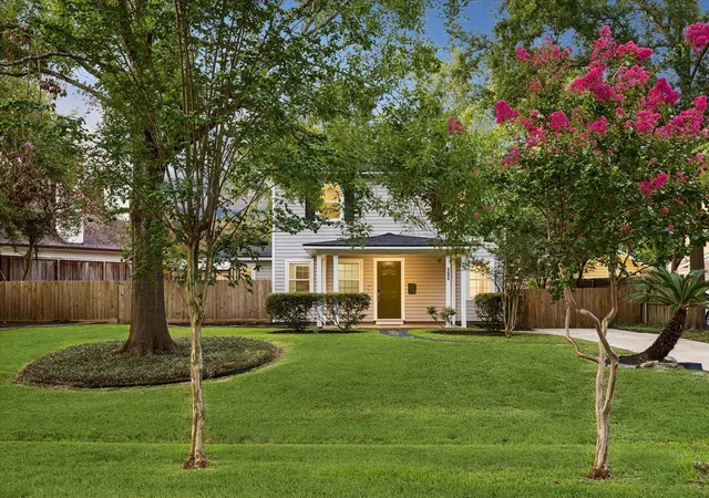 Photo 3 of Single family home for sale at 858 Azalea St, Houston, TX 77018 | MLS# 7815055 | Listing updated on 2026-09-13