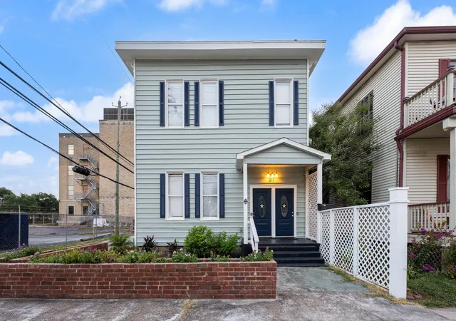 1st image of 811 24th St, Galveston, TX 77550 | MLS# 87678165