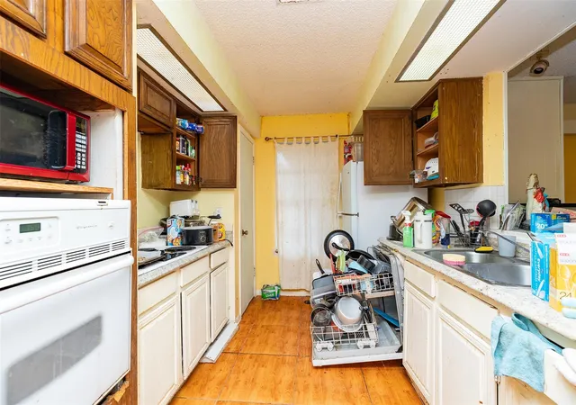 Photo 3 of Single family home for sale at 2427 Fairgreen Dr, Missouri City, TX 77489 | MLS# 93225089 | Listing updated on 2026-08-11